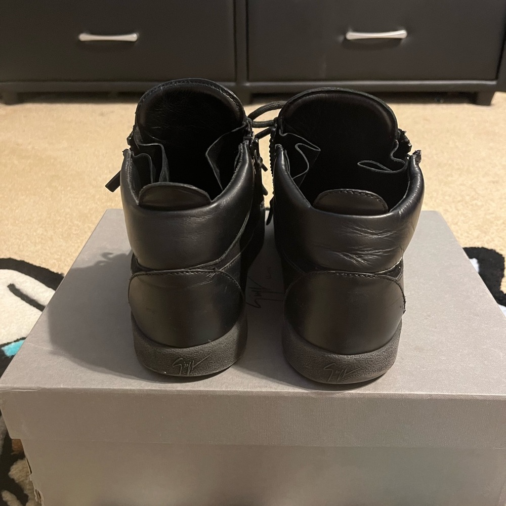 Giuseppe Zanotti, US MENS 9.5/EU MENS 43, triple black leather and suede - Picture 4 of 9